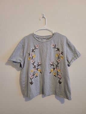 Gray Embroidered Floral Short Sleeve Tee #265